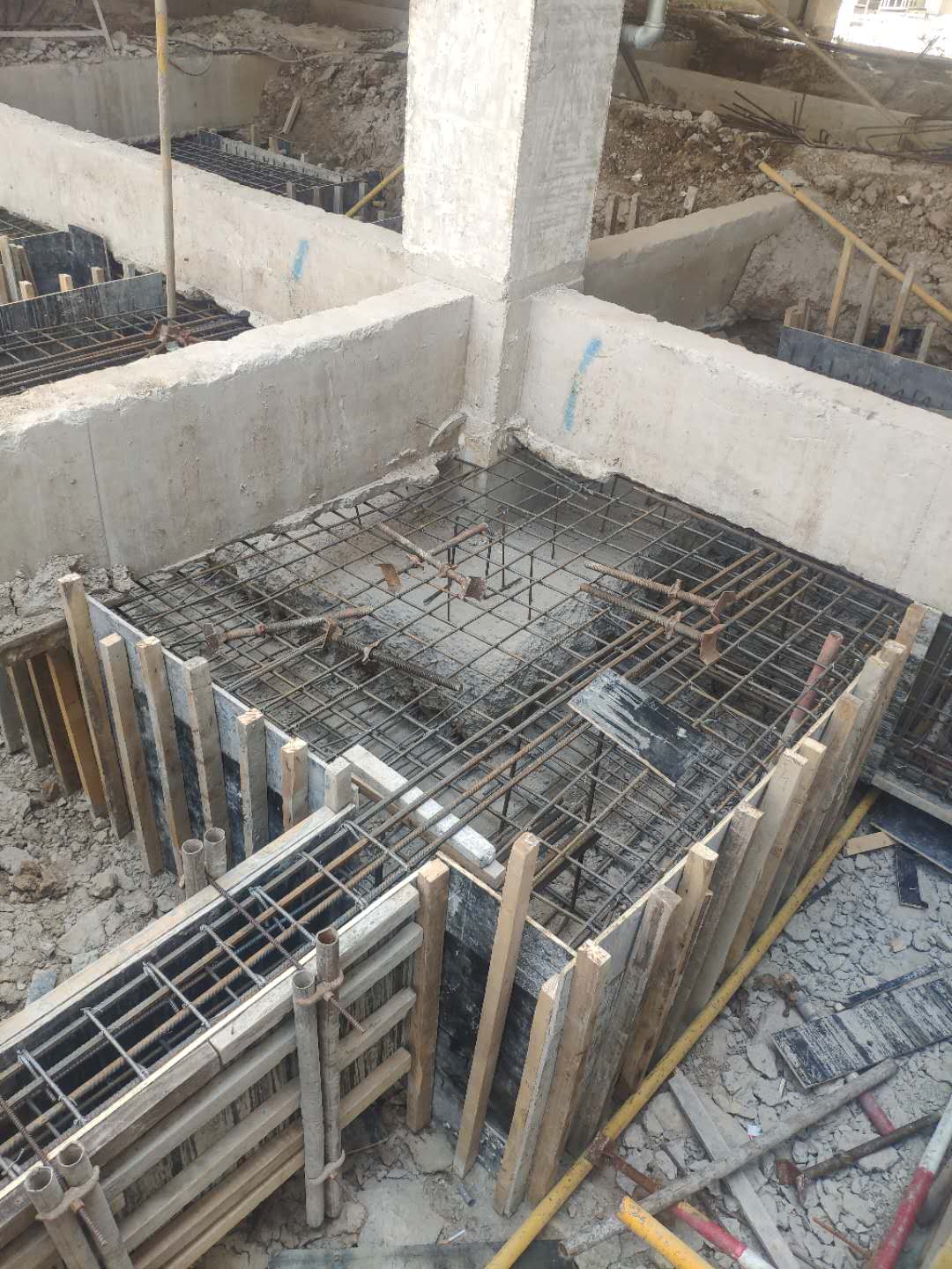 合肥晶澳太阳能厂房基础承台加固